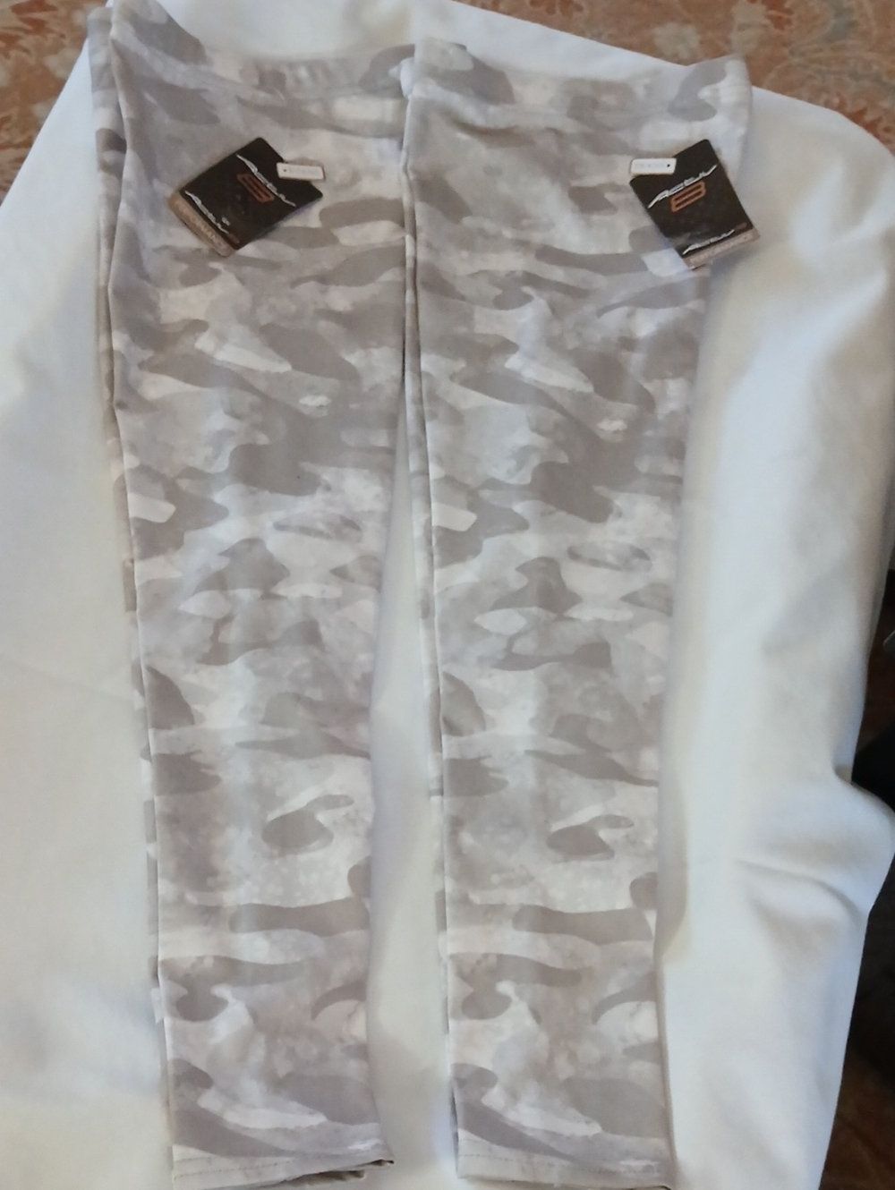 Girls S(6/6X)  Gray Camo Leggings
